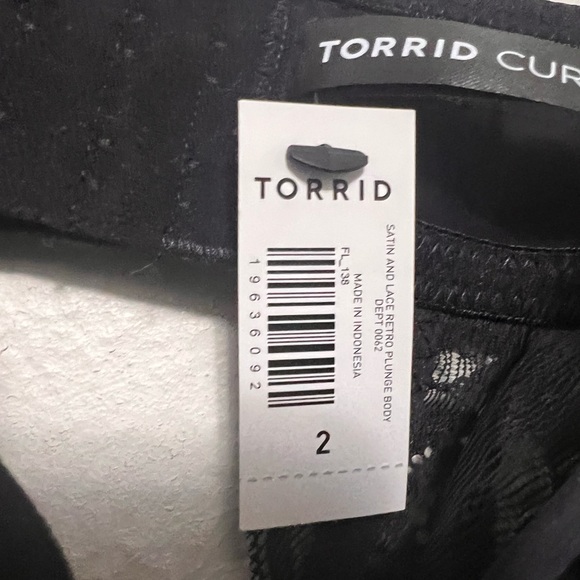 Torrid Satin and Lace Retro Plunge Bodysuit, BNWT, Size 2 - Picture 3 of 6